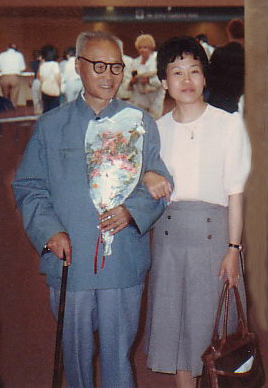 wswf85001caozh.jpg - Welcoming Master Cao Zheng at S.F. Airport, 1985